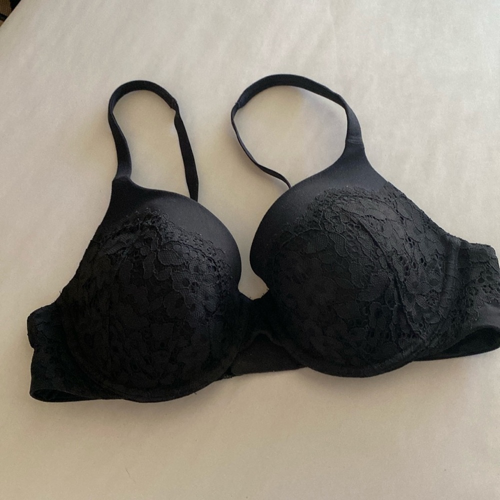 Body by Victoria Lace Bra Lined Perfect Coverage Black size 36C underwire